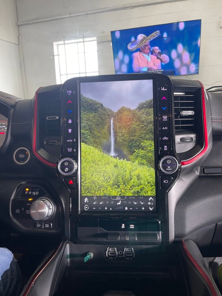 Pantalla de 13.6” Dodge Ram 2019-2023 — foto 2