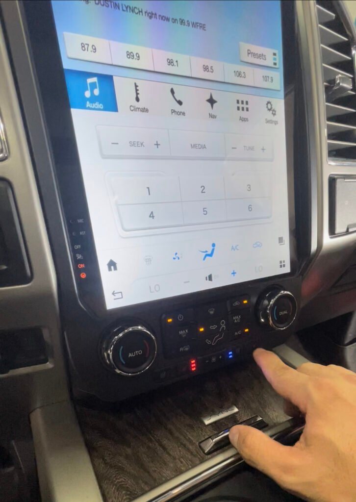 Pantalla para Ford F-250 2015-2021 14.4” — foto 5